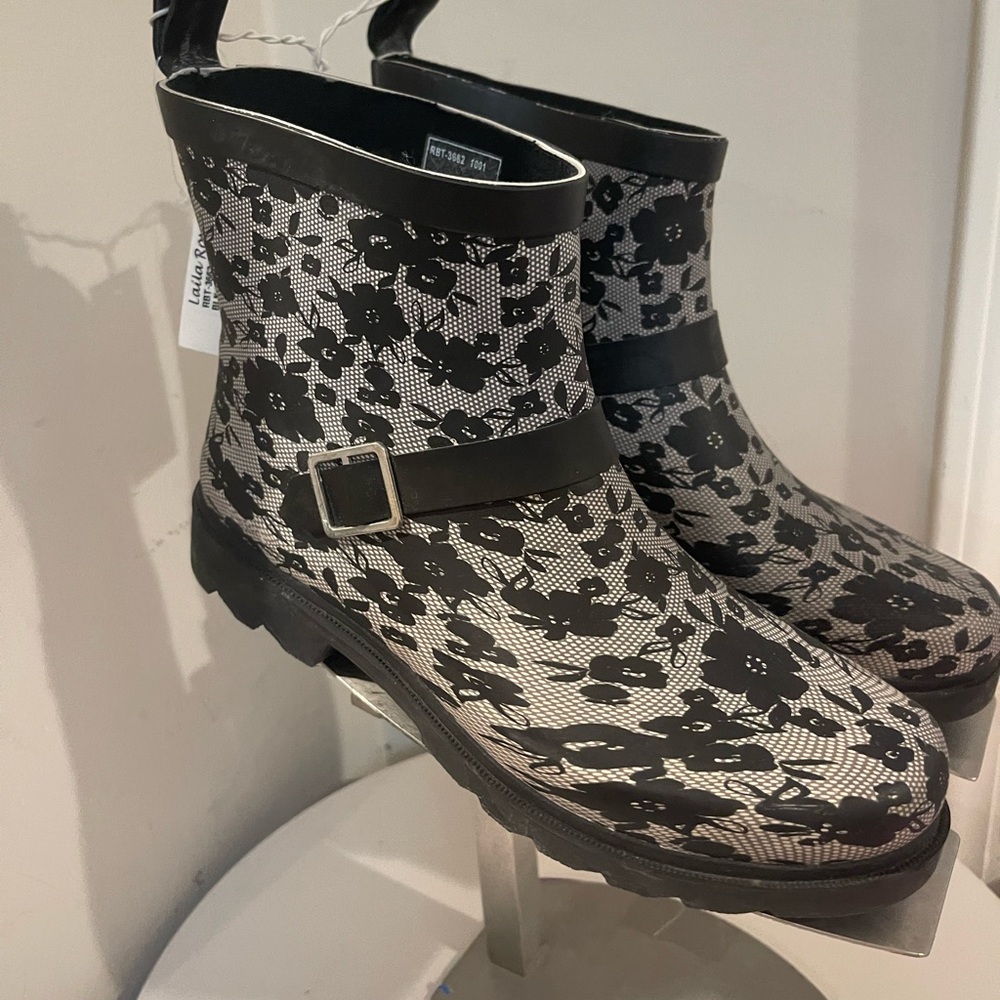 capelli Women’s Water Boots 86183 size 8